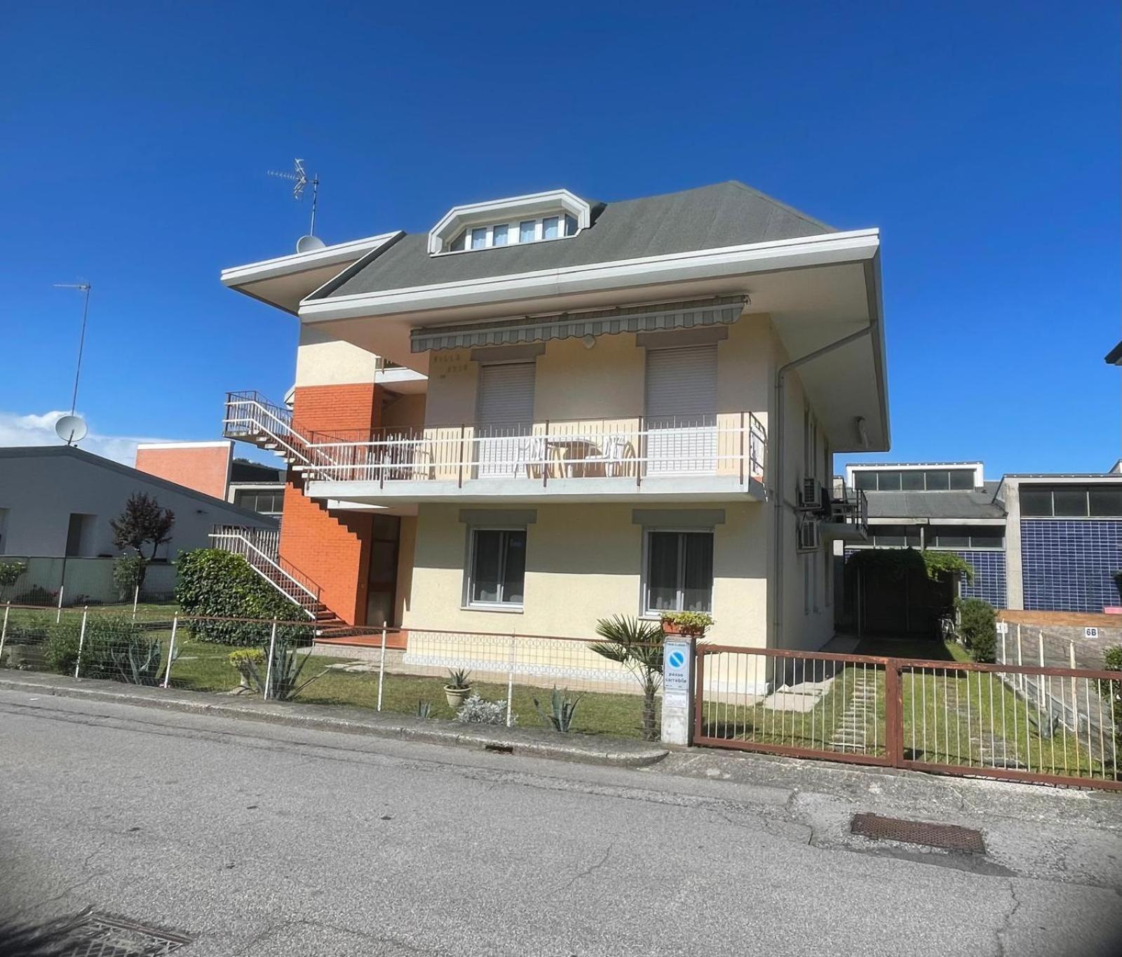 Appartamento Villa Asio Lignano Sabbiadoro Bagian luar foto