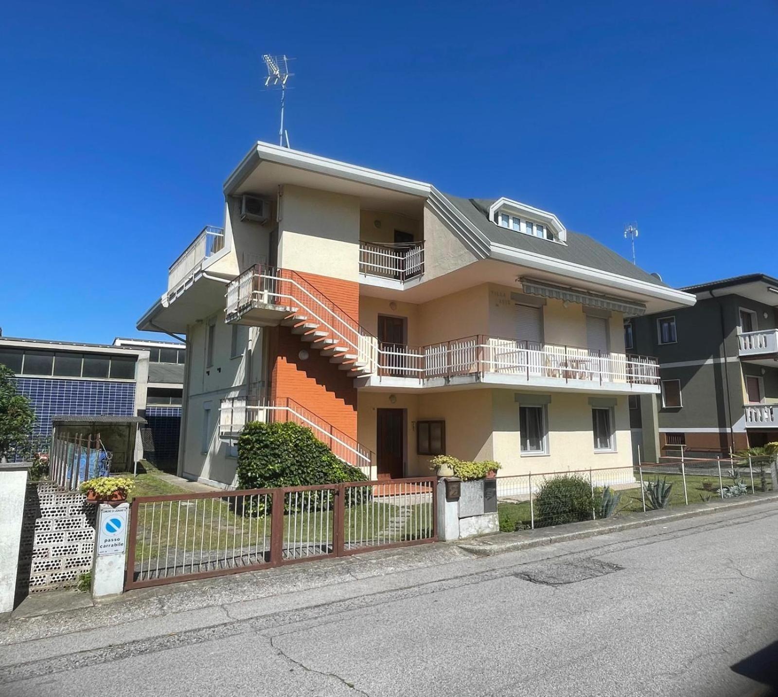 Appartamento Villa Asio Lignano Sabbiadoro Bagian luar foto